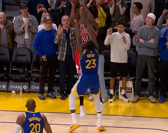 华体会官网-追梦致命犯规！克赖尔2罚中1 杰伦·史密斯2罚全中将比赛逼进加时