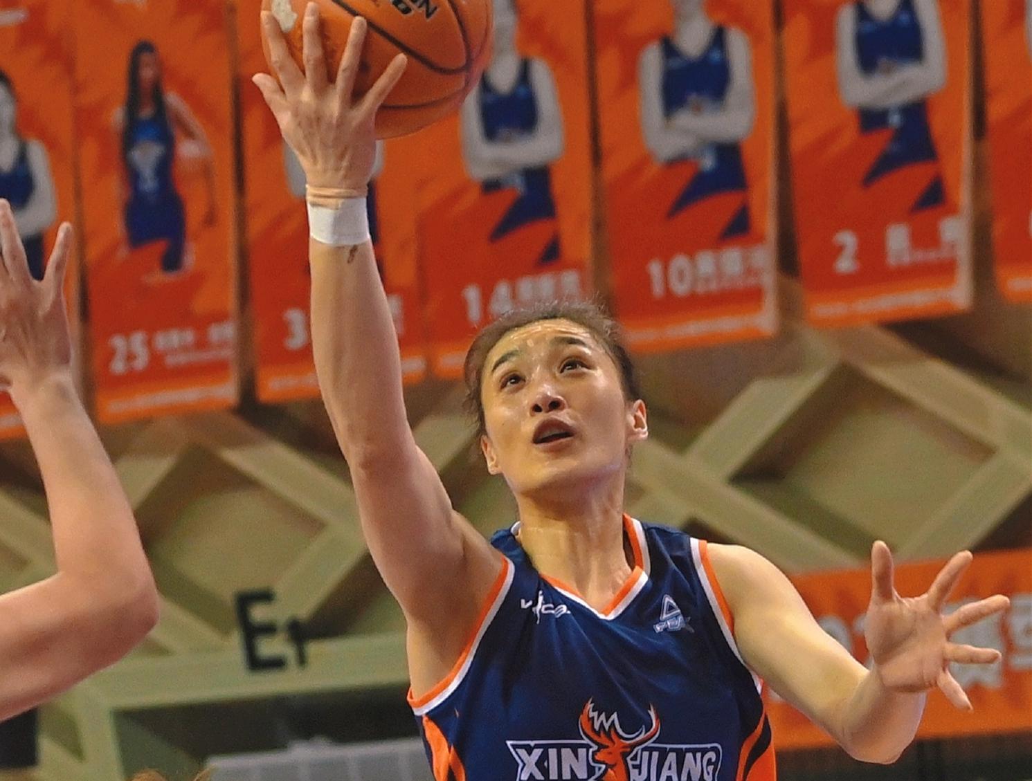 华体会官网-轰22+7！中国女篮32岁1米85悍将崛起：宫帅该带李梦最佳替身？